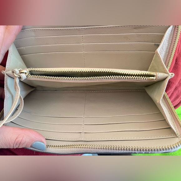 Chloe Long Wallet . Preowned condition.Authentic. - Picture 7 of 15